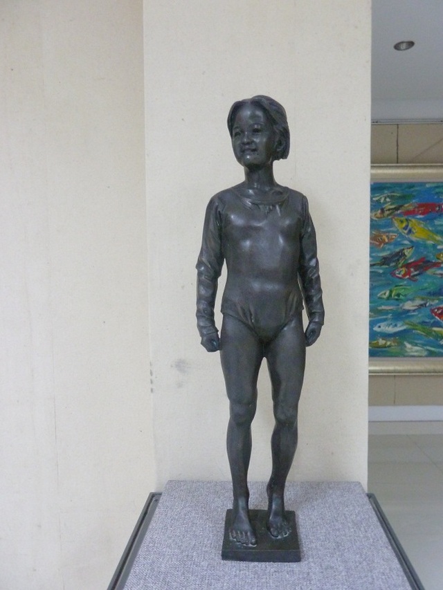 薛林纳女孩雕塑