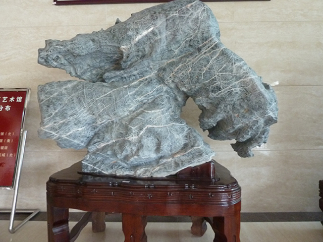 迎客松·灵璧石