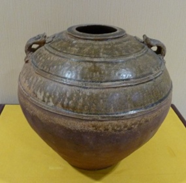 Double-series jar Han Dynasty