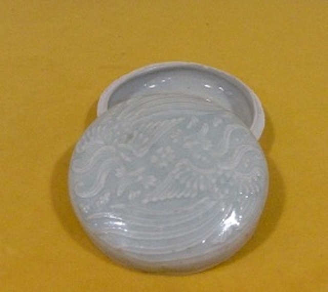 Double Phoenix Pattern Shadow Blue Powder Box Yuan Dynasty