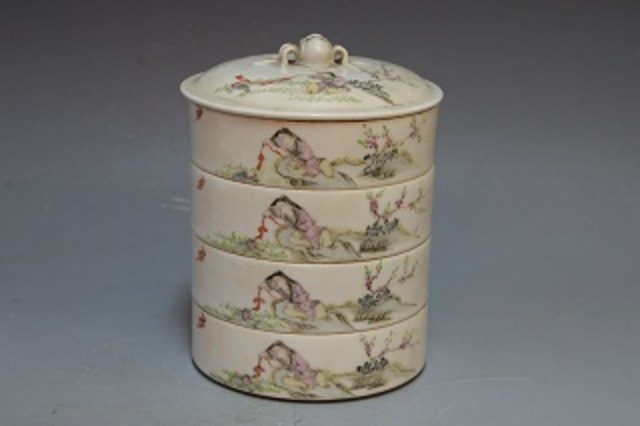 Bangs play golden toad pastel box