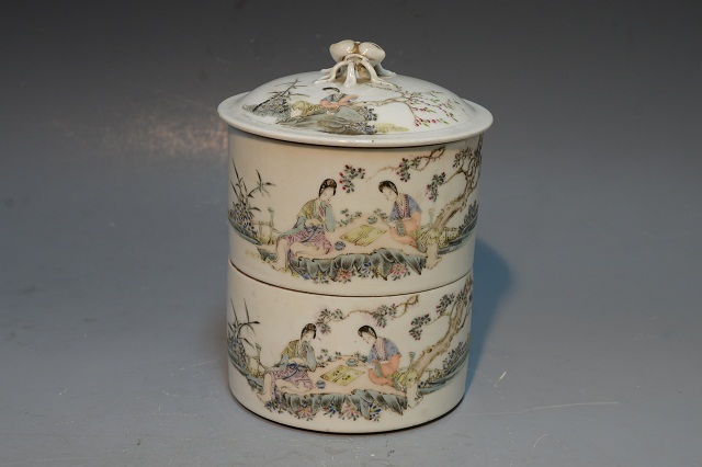 Handmaidens play pastel box