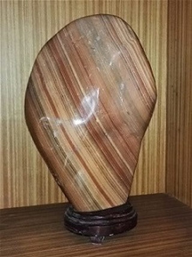 Alpine flowing water, colored stone