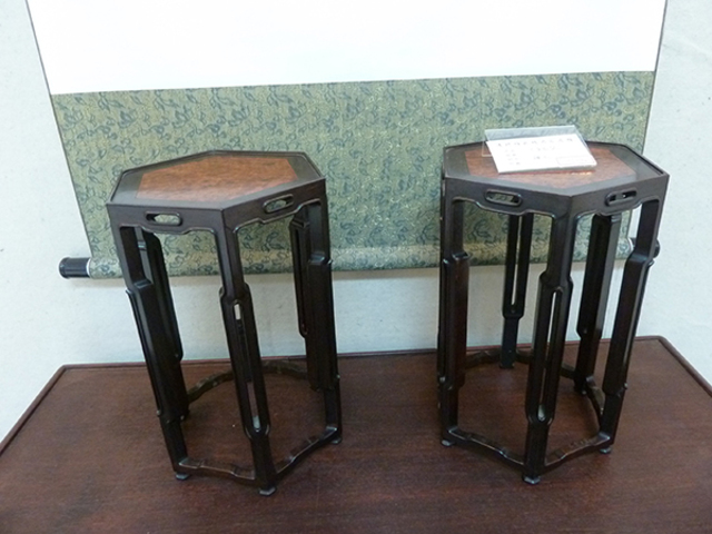 Hexagonal trellis of gall wood