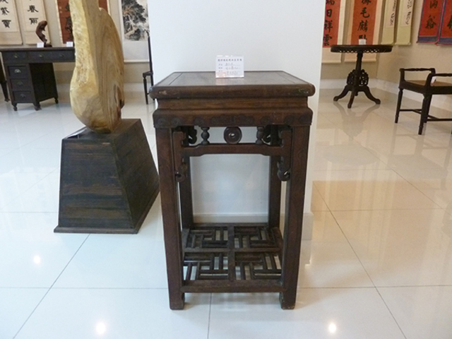 Old mahogany hook coffee table
